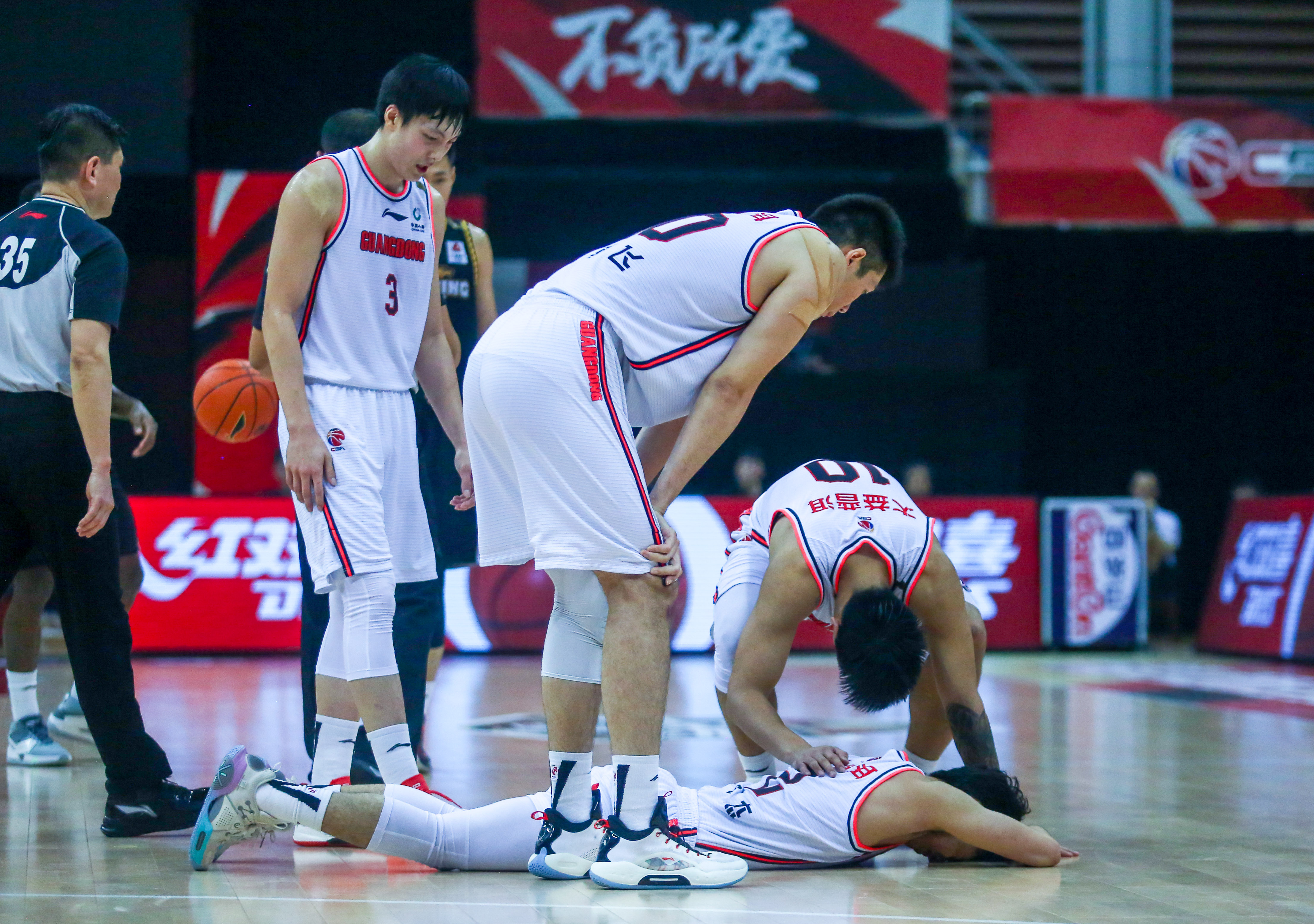 关键时刻斯图加特备战足总杯，篮板制胜细节曝光，压力陡增，团队化学反应显著的简单介绍-开云体育