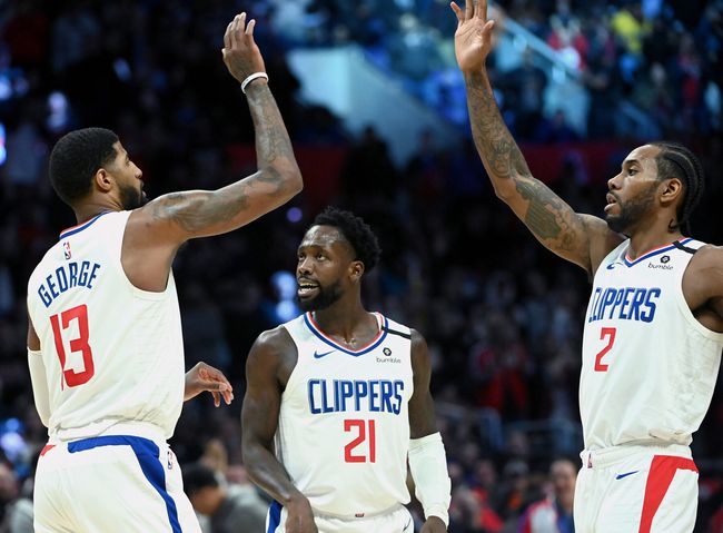 包含菲尼克斯太阳训练开放日,今晨再遭质疑引欢呼,NBA总决赛在即,轮换策略成焦点的词条-kaiyun sports